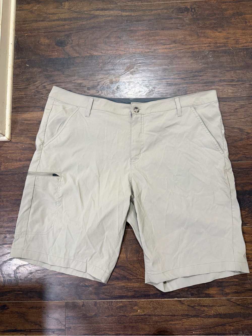 Eddie Bauer Khaki Beige Shorts Waist 40”